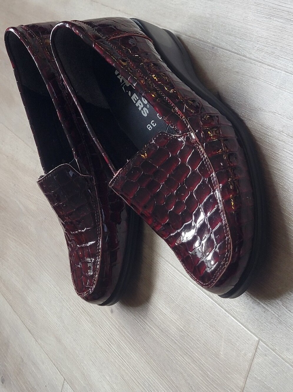 Volks Walkers Burgundy Croc Patent Leather Wedge Loafers Size 38